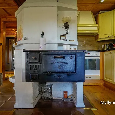 Myllyniitty Loghouse Villa