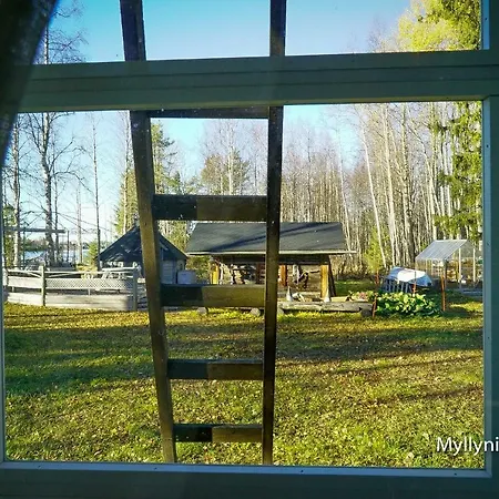 Myllyniitty Loghouse Villa *