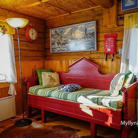 Myllyniitty Loghouse *