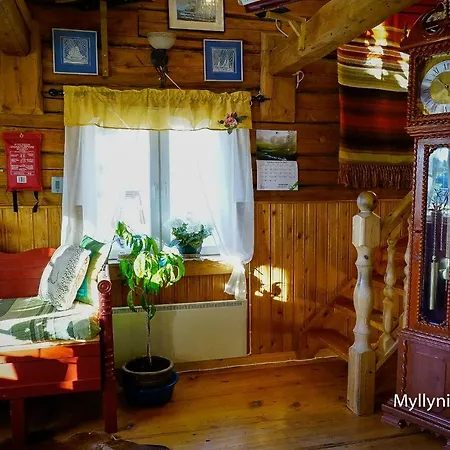 Villa Myllyniitty Loghouse *