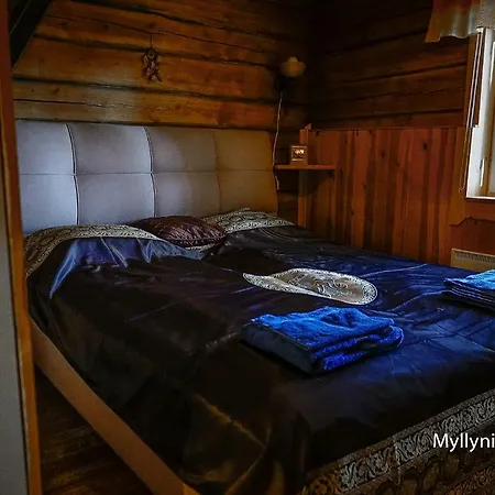 Myllyniitty Loghouse Villa *