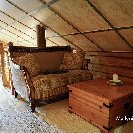 Villa Myllyniitty Loghouse *